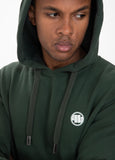 BLUZA Z KAPTUREM SMALL LOGO CIEMNOZIELONA - kup z Pit Bull West Coast Oficjalny Sklep