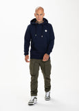 BLUZA Z KAPTUREM SMALL LOGO DARK NAVY - kup z Pit Bull West Coast Oficjalny Sklep