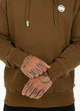 BLUZA Z KAPTUREM SMALL LOGO BRĄZOWA - kup z Pit Bull West Coast Oficjalny Sklep
