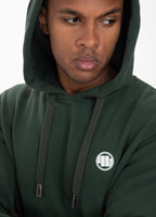 BLUZA Z KAPTUREM SMALL LOGO CIEMNOZIELONA - kup z Pit Bull West Coast Oficjalny Sklep 