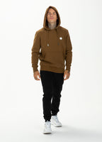 BLUZA Z KAPTUREM SMALL LOGO BRĄZOWA - kup z Pit Bull West Coast Oficjalny Sklep 