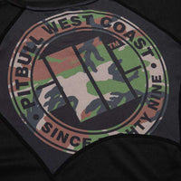 LONGSLEEVE RASHGUARD PERFORMANCE MESH WOODLAND LOGO - kup z Pit Bull West Coast Oficjalny Sklep